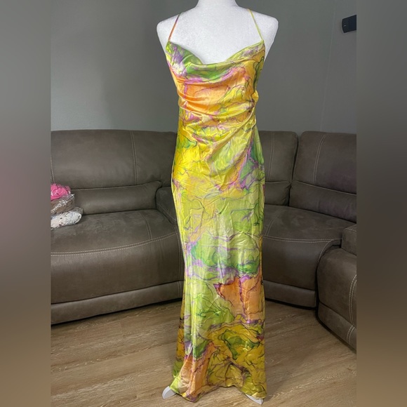 🔥NWT Vici Miami Nights Satin Cowl Neck Maxi Dress M
Sexy Summer Date Party Event - Picture 7 of 16